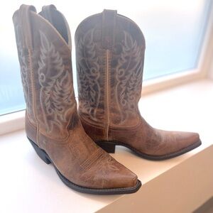 Laredo leather cowgirl 9M snip toe boots